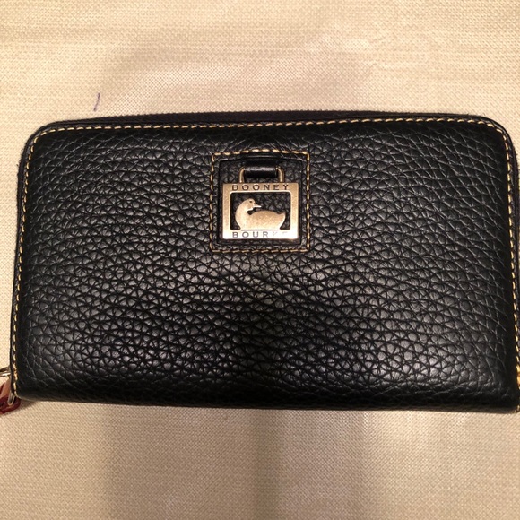 DOONEY AND BOURKE ZIP WALLET
